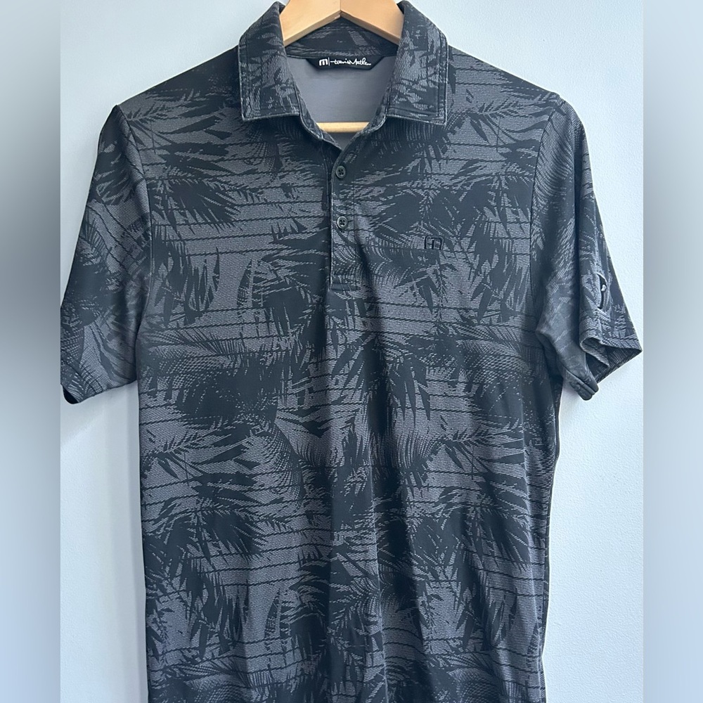 TRAVIS MATHEW mens size small black tropical themed golf polo